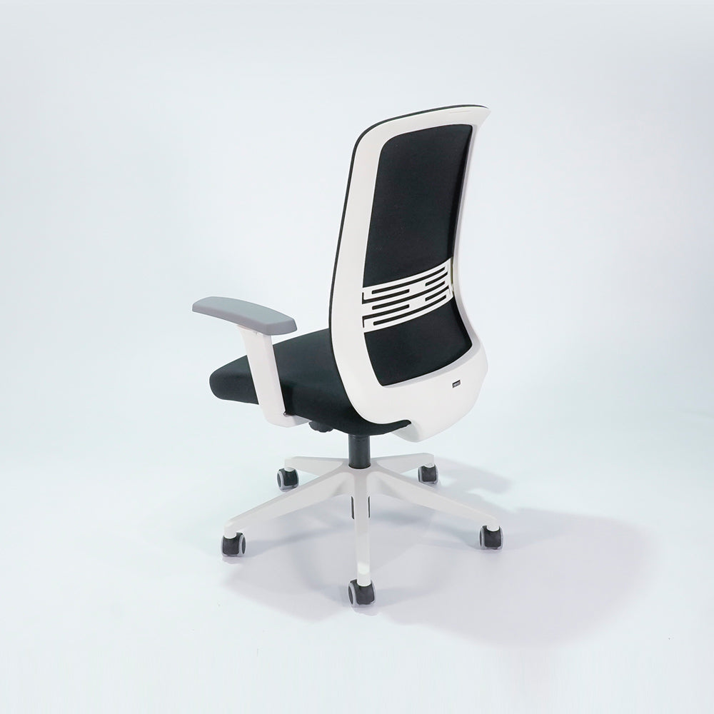 Silla GÜD Color Executive. Base Plástica Blanca